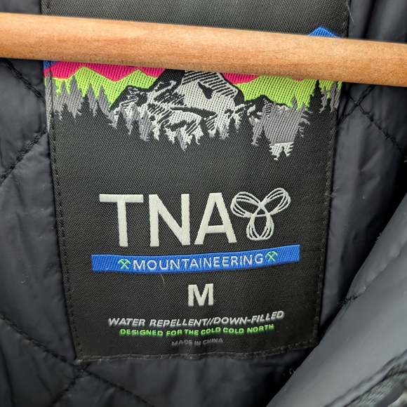 Aritzia TNA Zipper Front Hooded Down Fill Wool Trim Waterproof Puffer Jacket - Picture 12 of 12